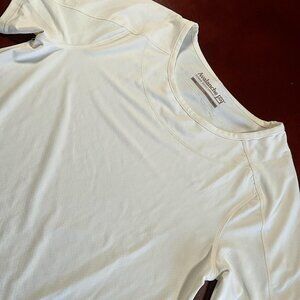 NWTs Mens Avalanche White Poly Spandex Athletic UPF 50 Sun Outdoor Tee (Small)